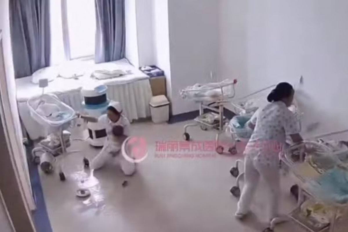Vídeo: Enfermeiras tentam proteger recém-nascidos no decorrer de terremoto na China