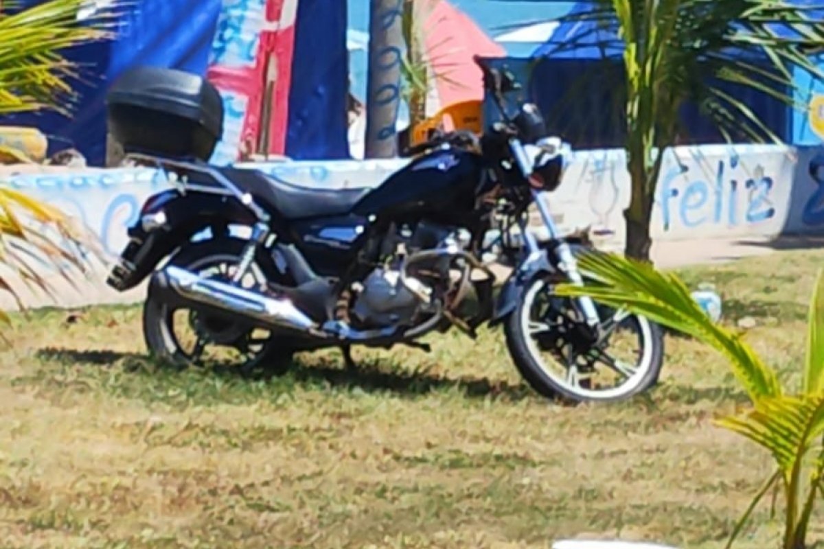 Moto roubada é recuperada pela PM no bairro de Piatã