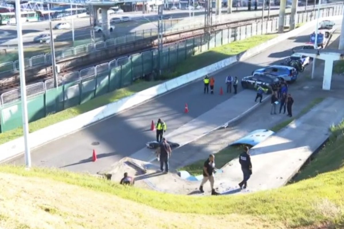 Motociclista morre após bater em poste e cair de viaduto em Salvador