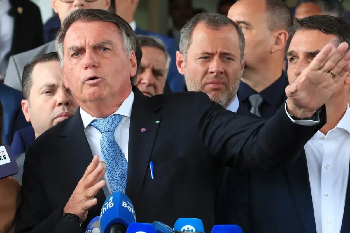 Oposição tenta votar PEC do Foro para tentar beneficiar Bolsonaro; entenda