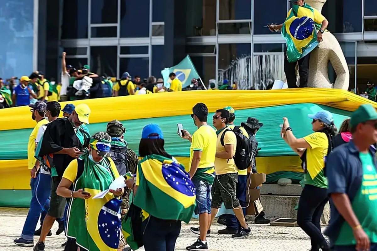 542 condenados do 8 de janeiro cumprem medidas alternativas, aponta STF