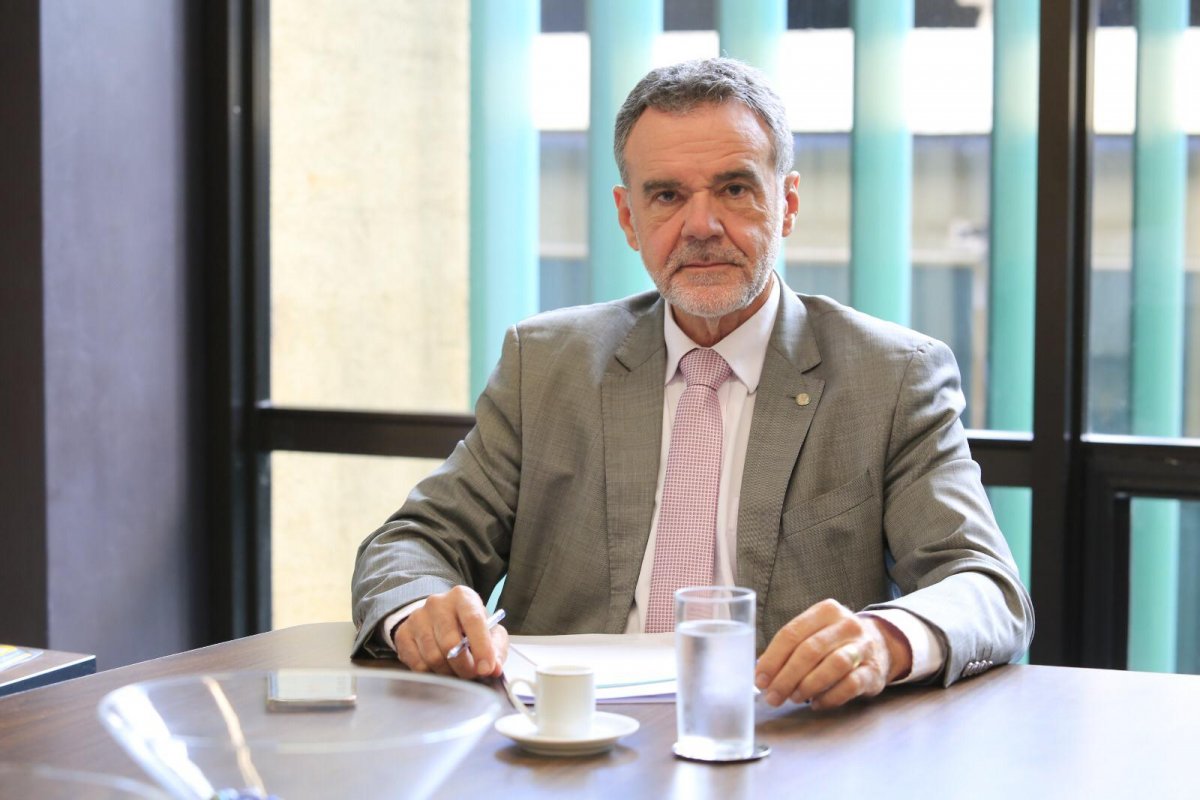 Daniel Almeida propõe regras para evitar riscos ao FGTS