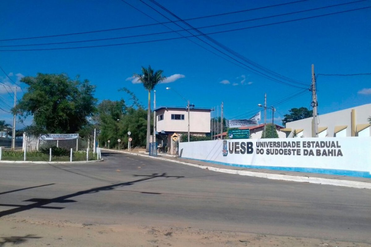 Autodeclaração de ruivo que entrou por cotas em medicina é irregular, conclui sindicância da Uesb 