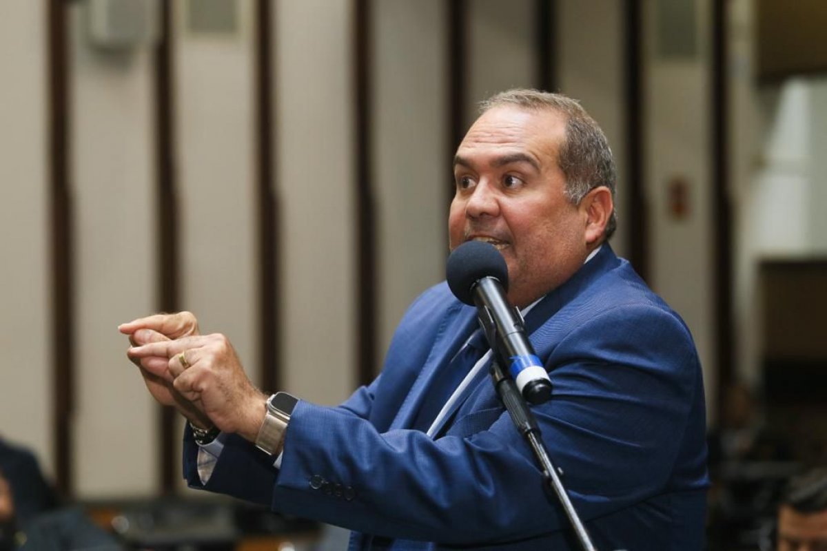 Podcast "Lado B da Bahia" recebe deputado Sandro Régis nesta quarta-feira (2)