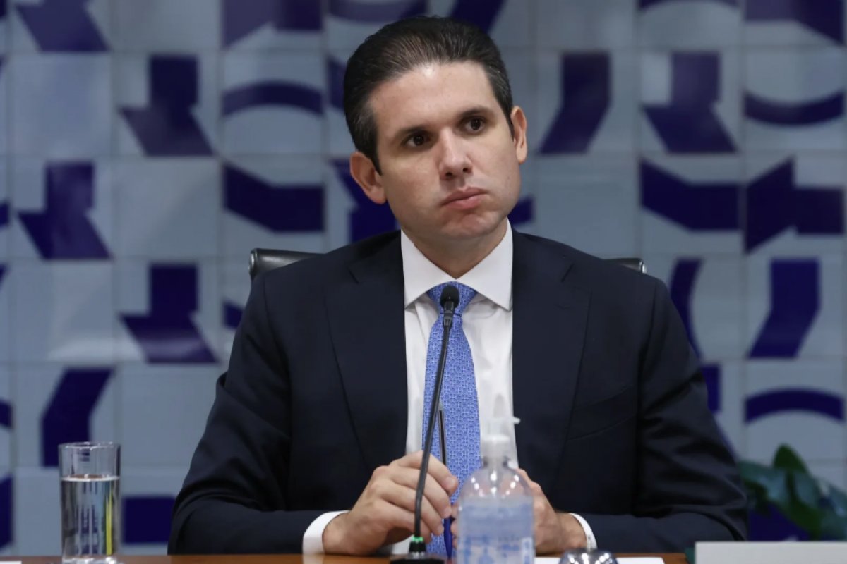 Hugo Motta diz que não cederá à pressão para pautar projeto de anistia a condenados do 8/1