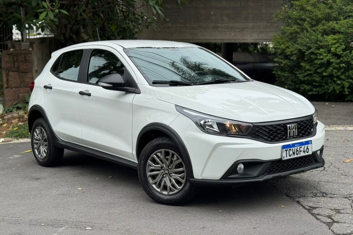 Fiat Argo acelera nas vendas e encosta no Polo