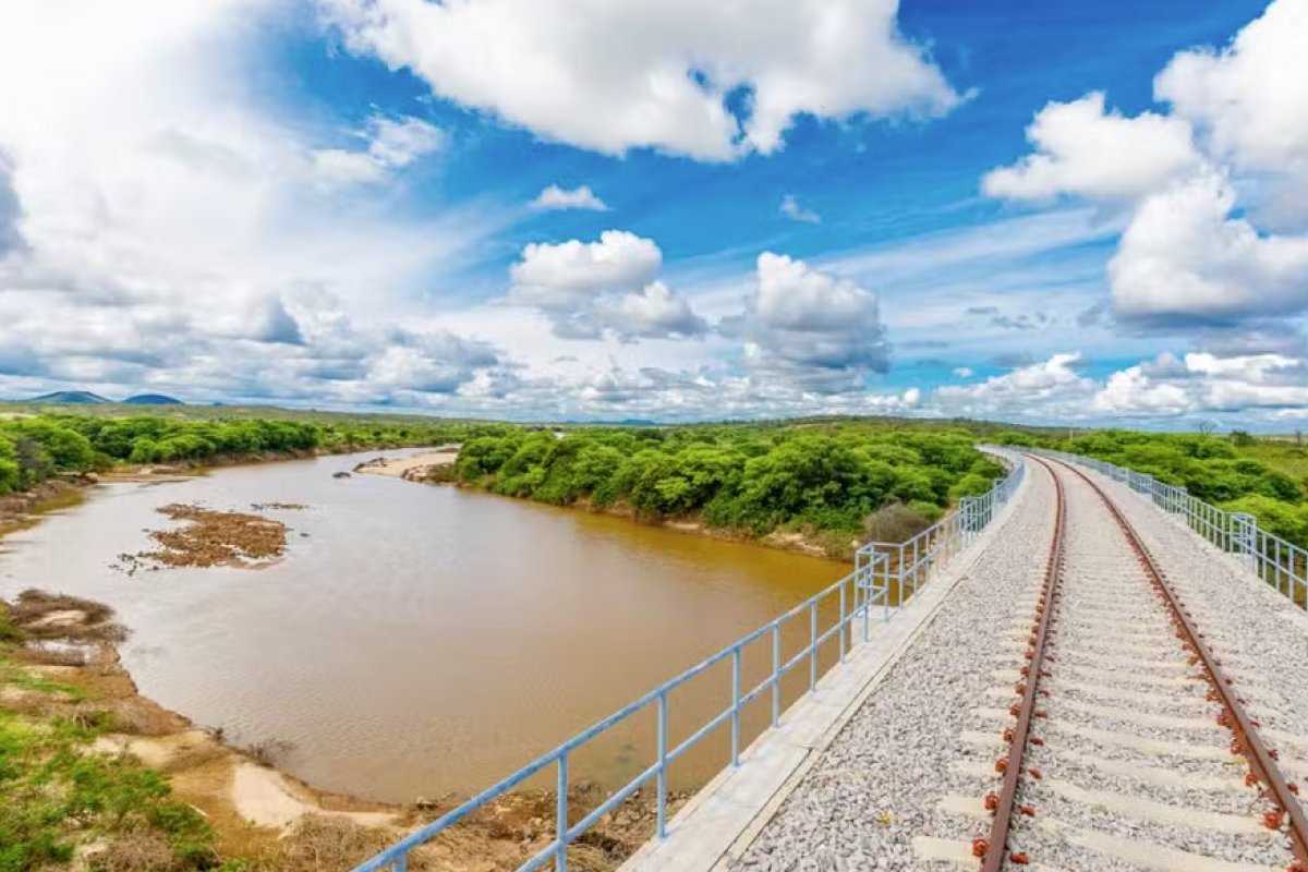 Trecho 1 da Fiol, entre Caetité e Ilhéus, tem obra suspensa na Bahia