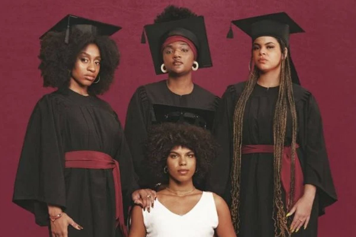 Prefeitura de Salvador proíbe uso do capelo tradicional para pessoas com cabelos crespos