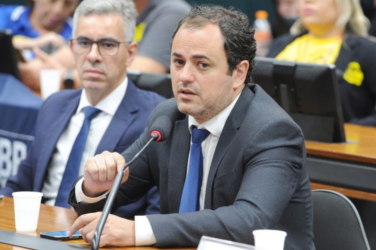 Relator no Conselho de Ética vota por cassação de Glauber Braga