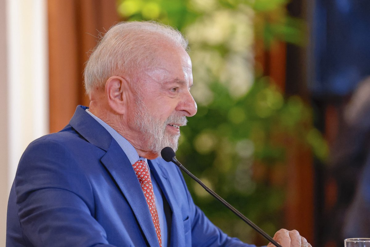 Lula envia ao Congresso projeto que reajusta salário de servidores federais