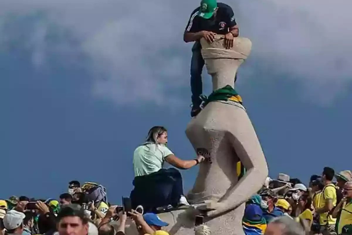 Curso da PGR para réus do 8/1 ensina o que é golpe de Estado e fala de formação da democracia