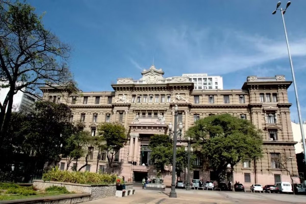 Juiz com vida dupla é acusado de 'enganar instituições' por mais de 40 anos; entenda