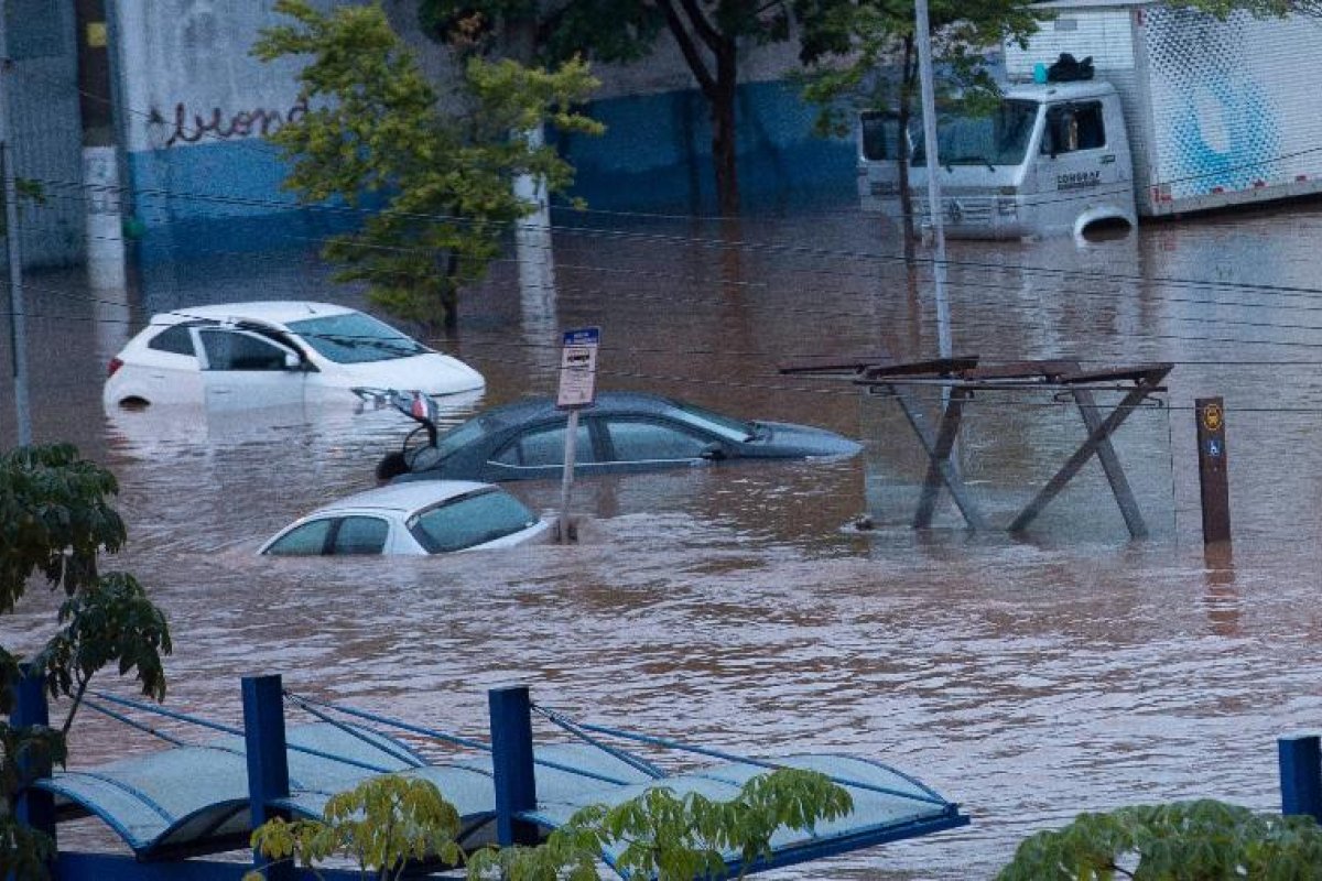 Chuvas deixam mais de 500 desalojados e 142 desabrigados em São Paulo