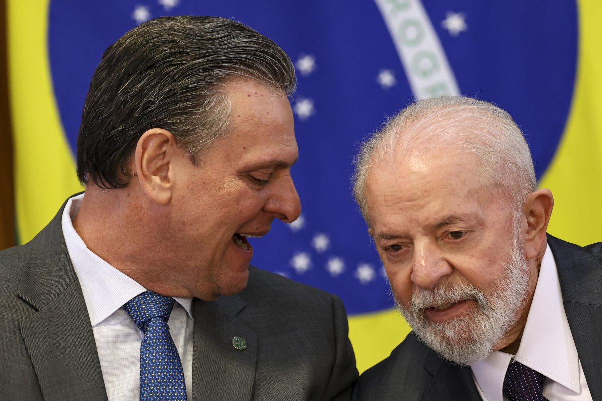 Ministro da Agricultura de Lula é campeão de emendas enviadas a prefeito aliado