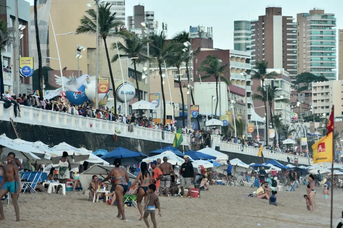 Capital tem 9 praias impróprias para banho no fim de semana; Boca do Rio e Piatã estão na lista