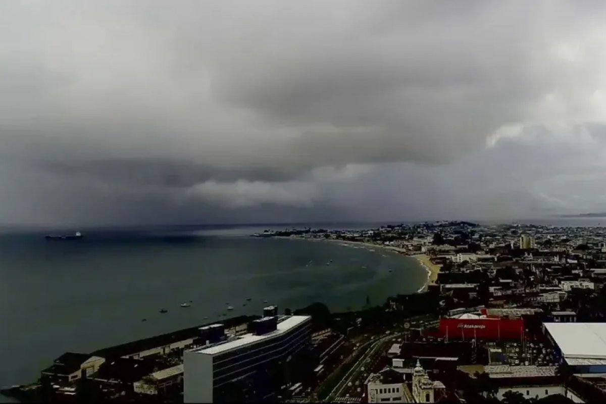 Salvador e litoral baiano devem registrar picos de chuva durante o fim de semana