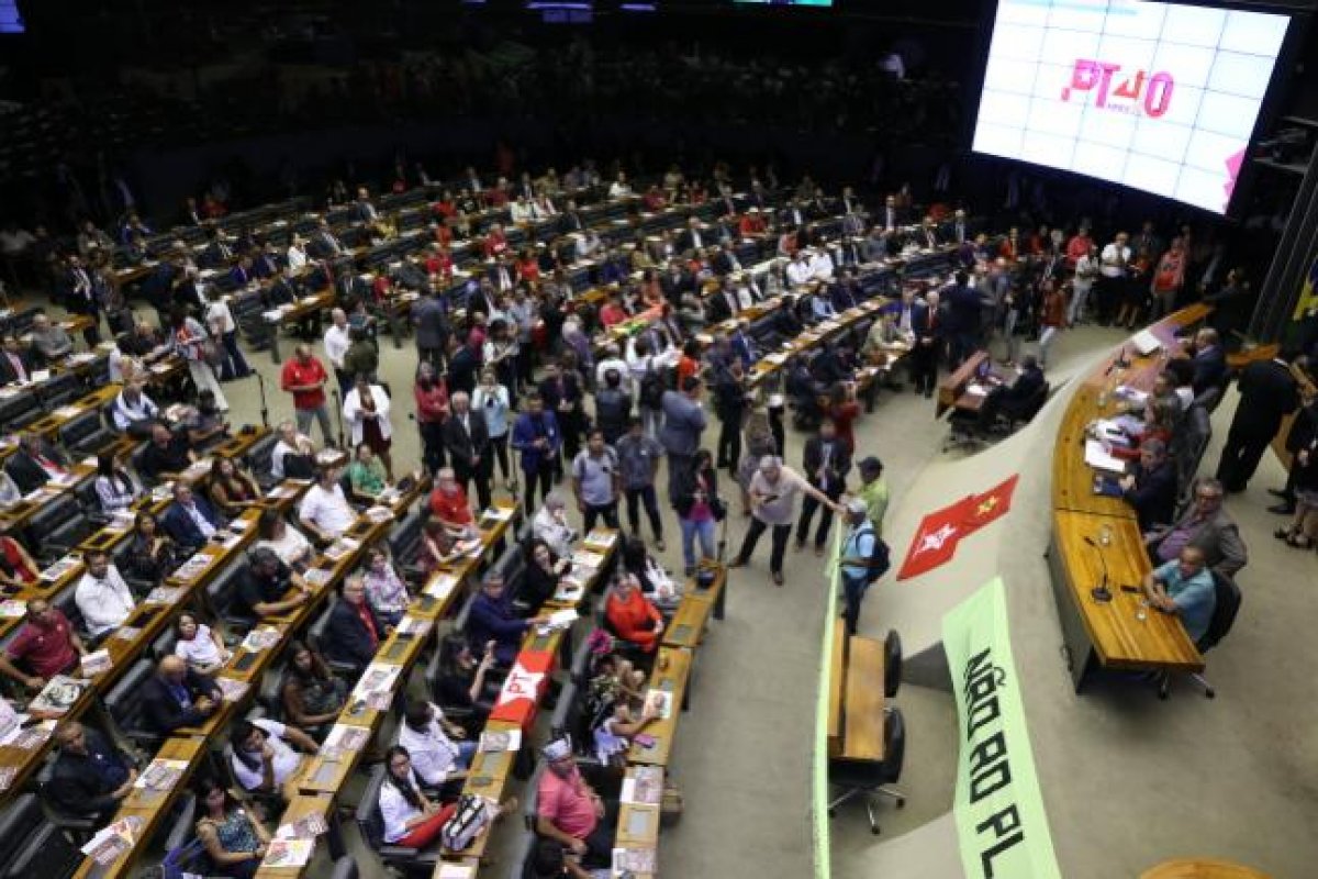 Sessão solene na Câmara dos Deputados marca os 40 anos do PT