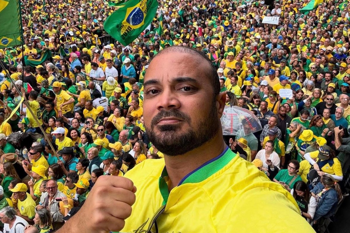 Vídeo: Na Paulista, Capitão Alden ironiza USP: 'Vão dizer que só tinha 16 mil pessoas aqui'