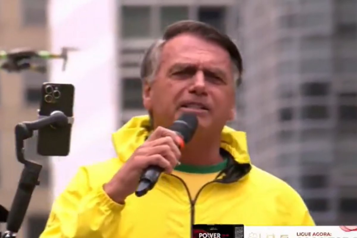 Vídeo: Bolsonaro faz discurso em inglês na Paulista, ao comentar da prisão de pipoqueiro e sorveteiro