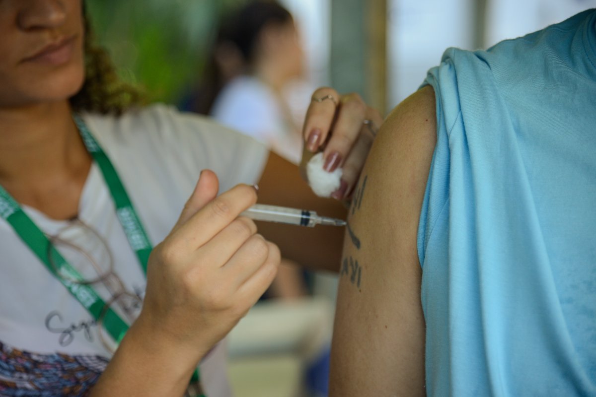 Aposta do SUS para fabricação de vacinas trava, e governo tenta acordo com o TCU