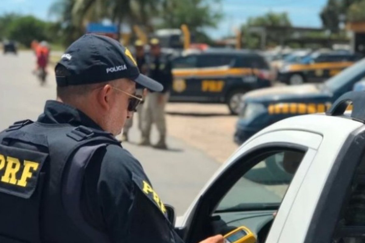 Motociclista é preso em flagrante e embriagado na BR-242 em Barreiras