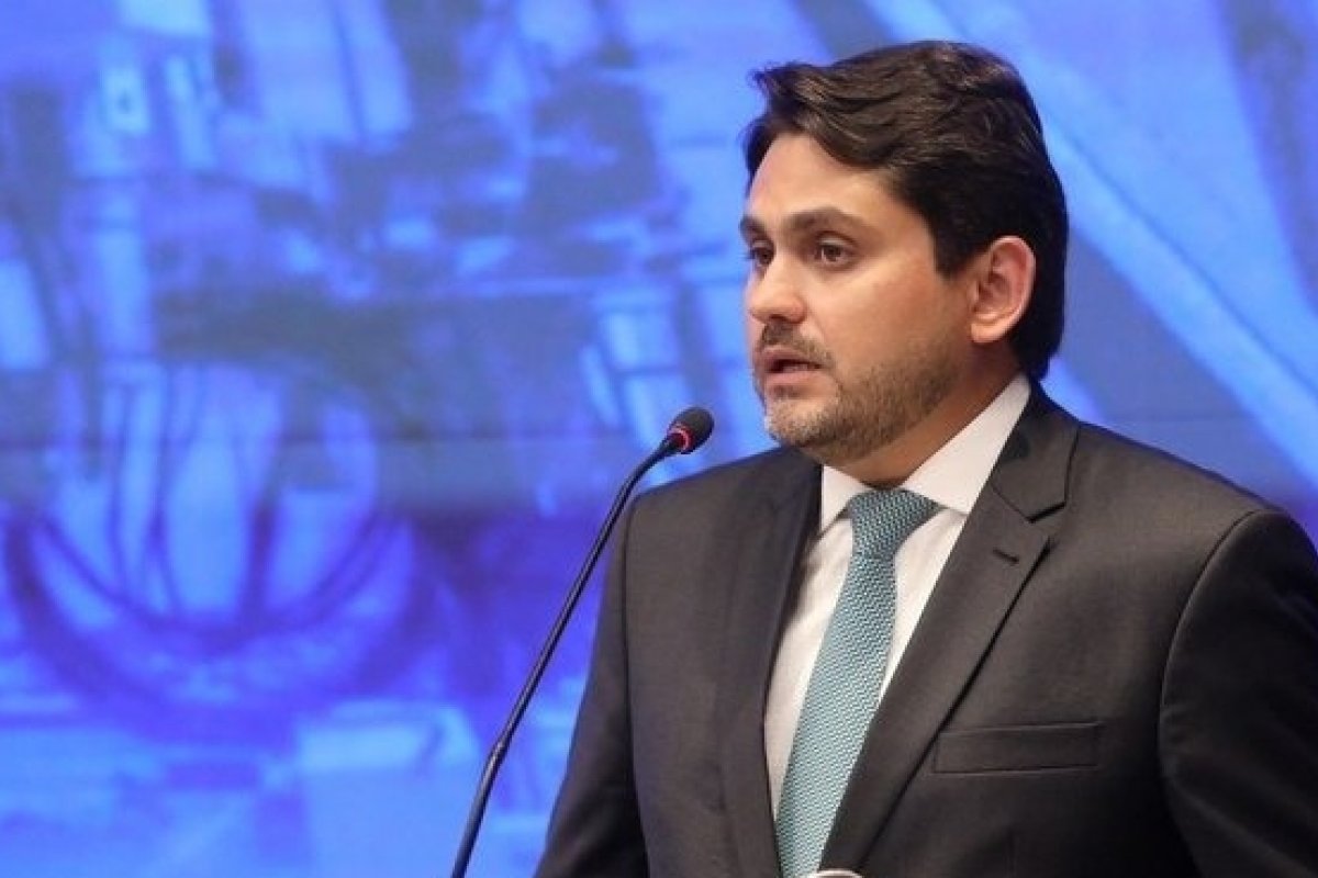 "Saio do ministério com a cabeça erguida", diz Juscelino Filho em carta de demissão do governo Lula