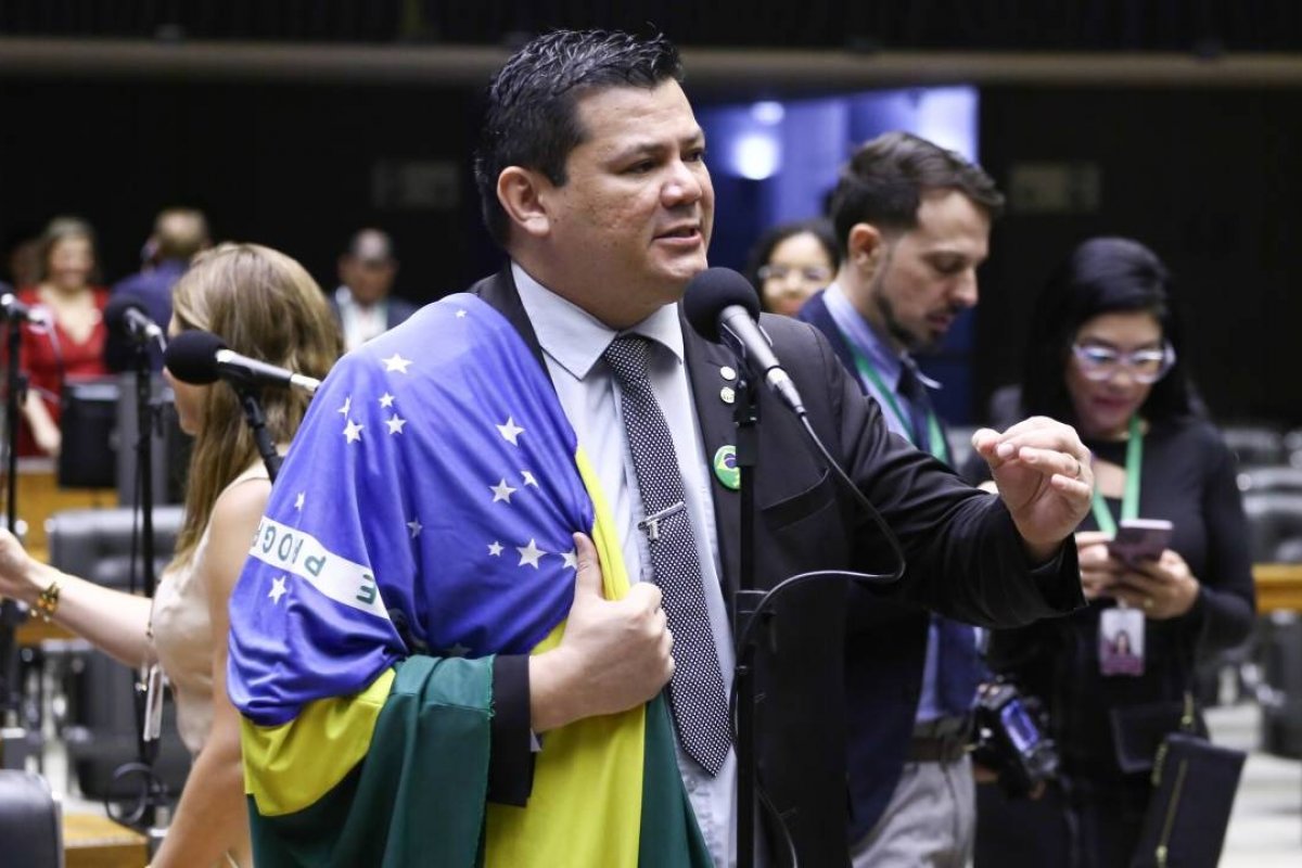 Vídeo: Relator de projeto para desarmar segurança da Presidência quer que "Lula morra"