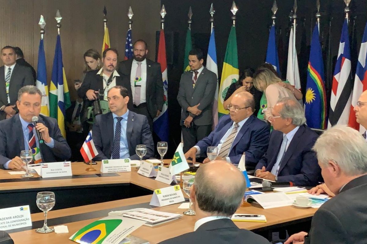 “Não é o ICMS que define o preço da gasolina”, diz Rui Costa a Paulo Guedes