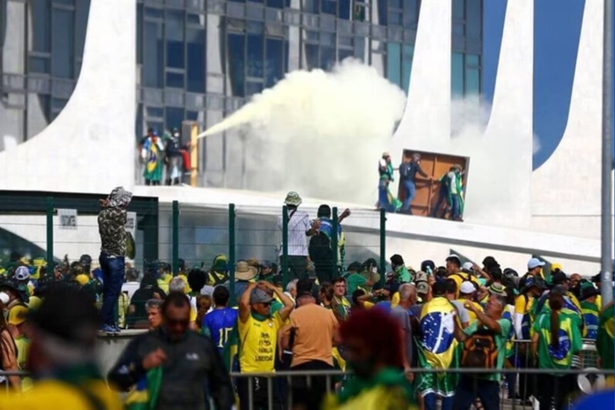 Mesmo com aprovação de maioria da bancada, deputados do PL não assinaram urgência da anistia; confira