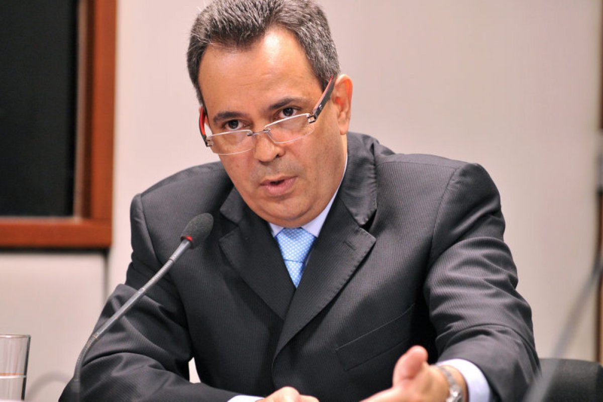 "O PDT é um partido independente", rebate Félix Mendonça