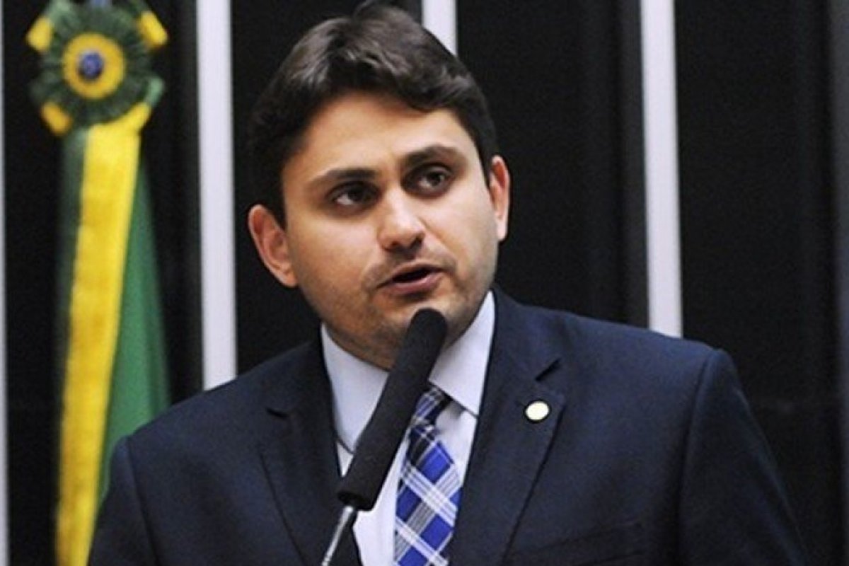 Após ser exonerado, Juscelino Filho retoma mandato na Câmara dos Deputados