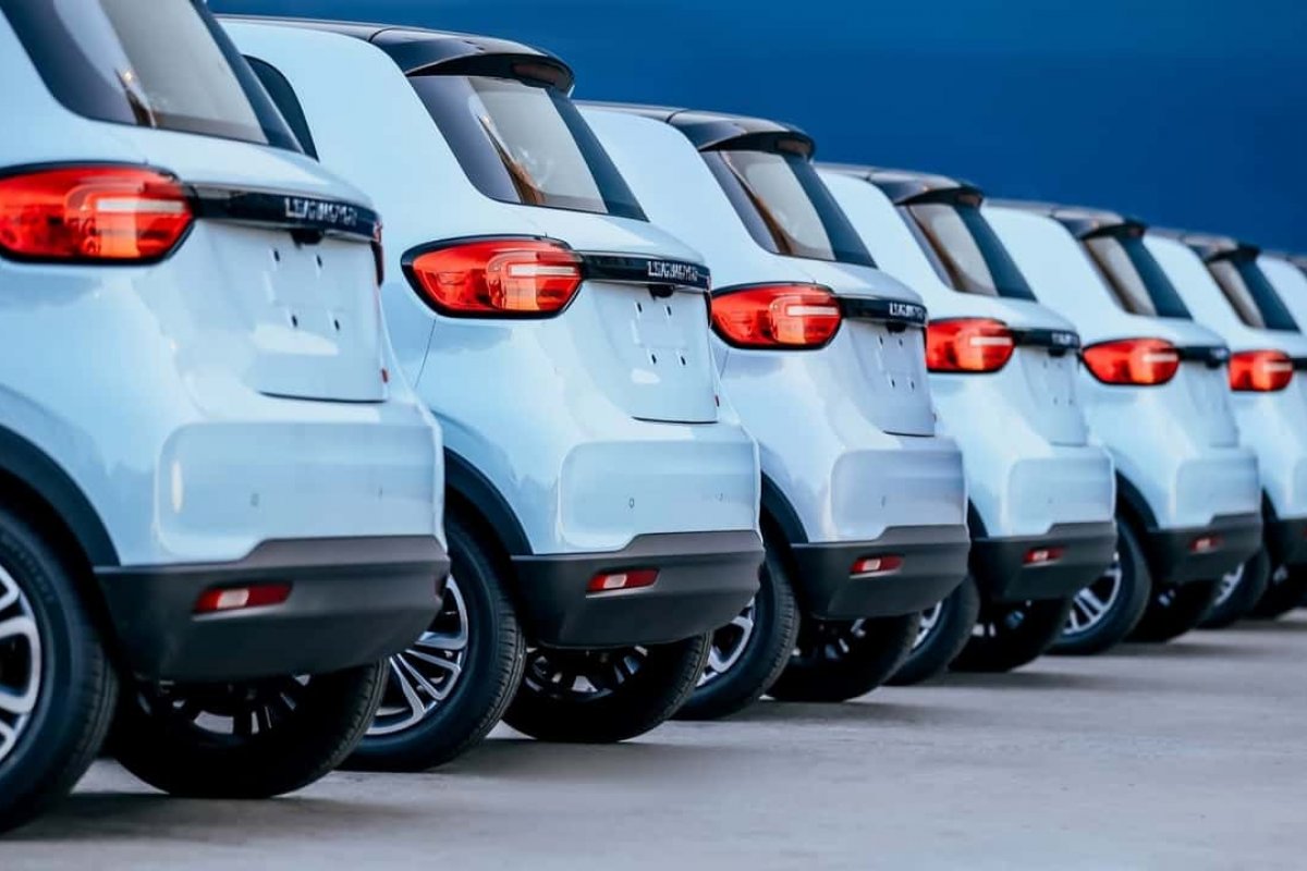 Carro elétrico barato da Stellantis tem produção suspensa na Europa