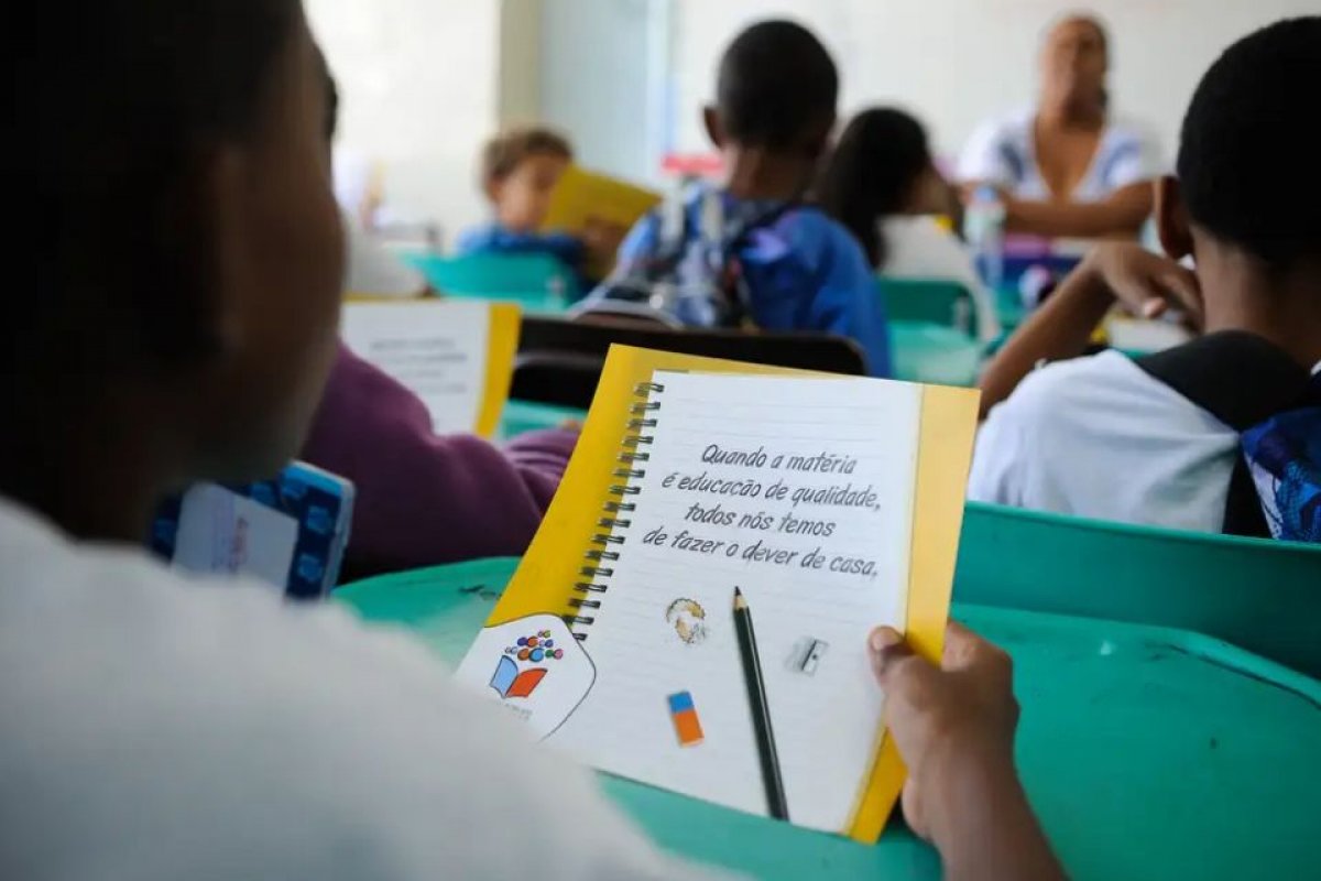 Menos alunos no ensino básico, avanço no tempo integral: o que mostra o Censo Escolar