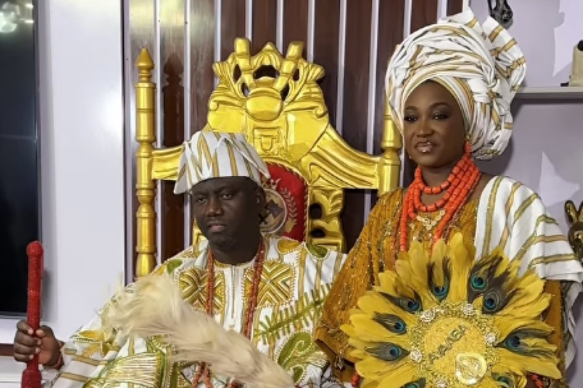 Vídeo: Abimbola Akeen Awoade é coroado Aláàfin Oba