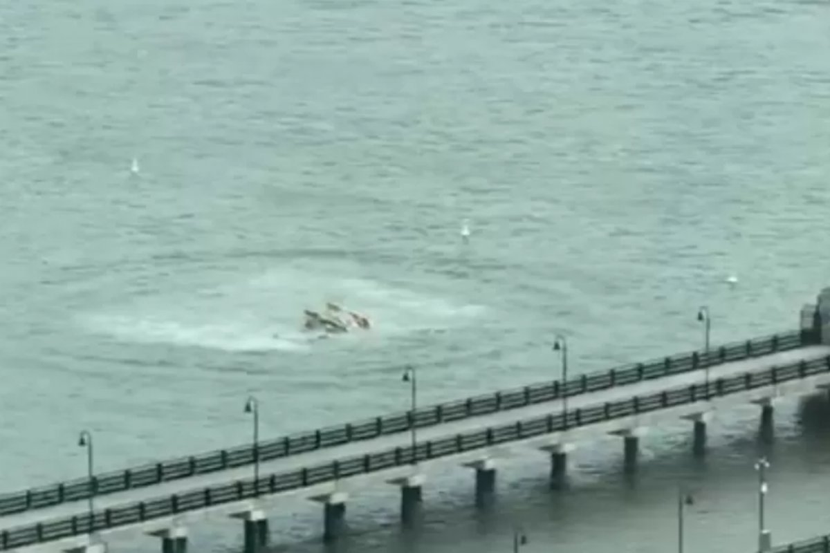 Ao menos 6 morrem em acidente com helicóptero em rio nos EUA; veja momento da queda