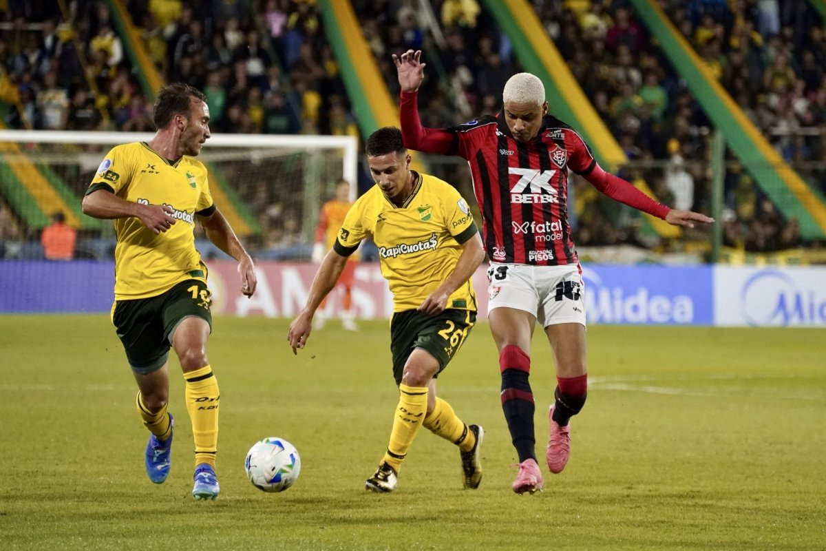 Em jogo fraco tecnicamente, Vitória e Defensa y Justicia empatam sem gols na Argentina