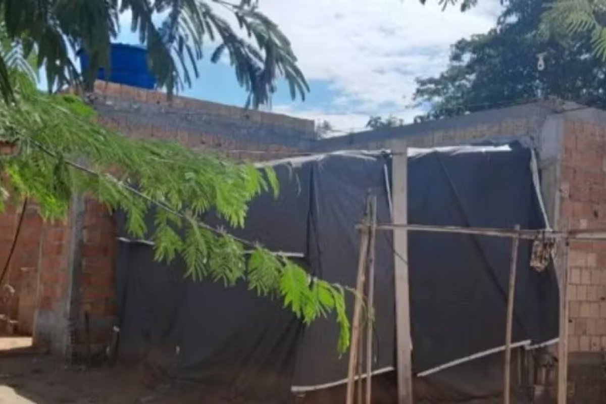 Homem é preso por manter ex-companheira e enteado em cárcere privado na BA