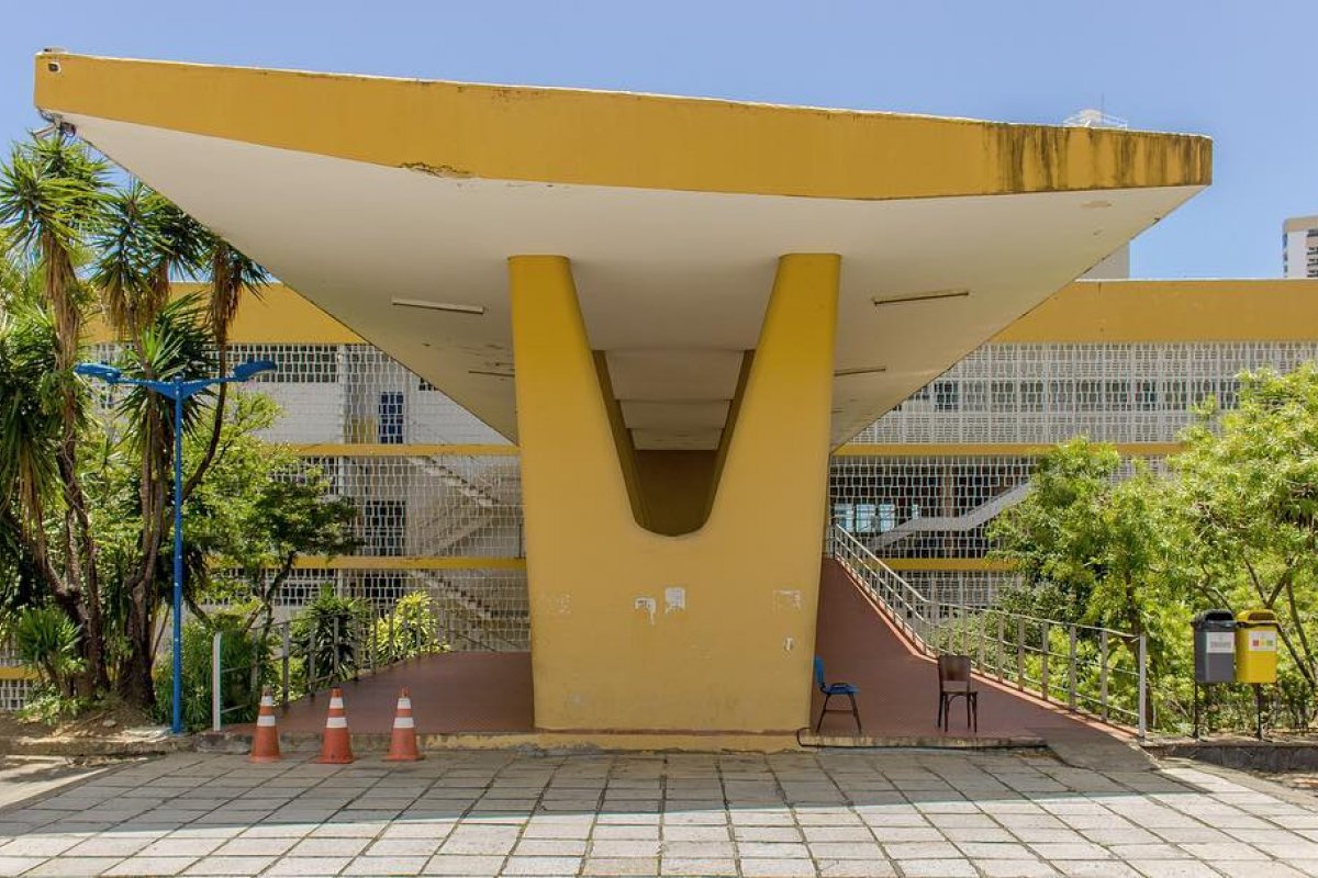 Bebedouros da Escola Politécnica da UFBA são interditados após indícios de contaminação