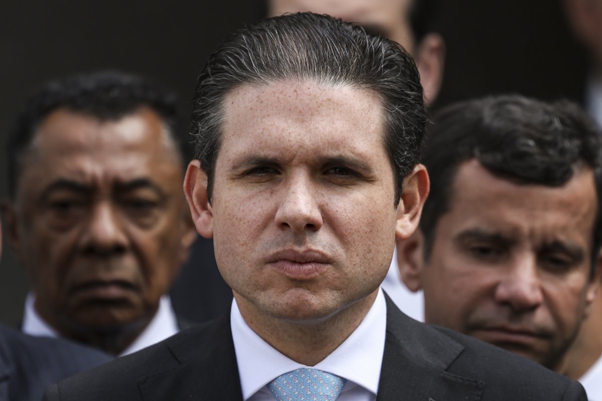 Hugo Motta negocia acordo sobre anistia com STF e governo para frear pressão bolsonarista