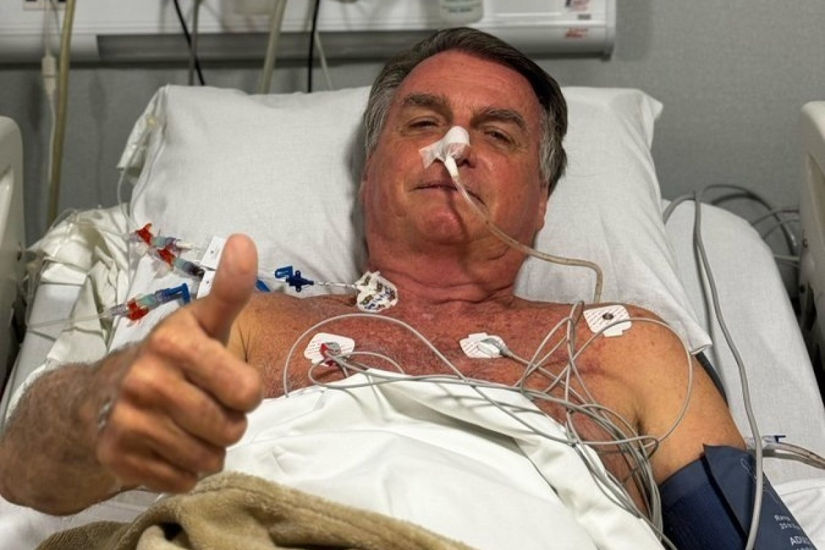 Bolsonaro faz primeira aparição nas redes sociais após internação por dores abdominais