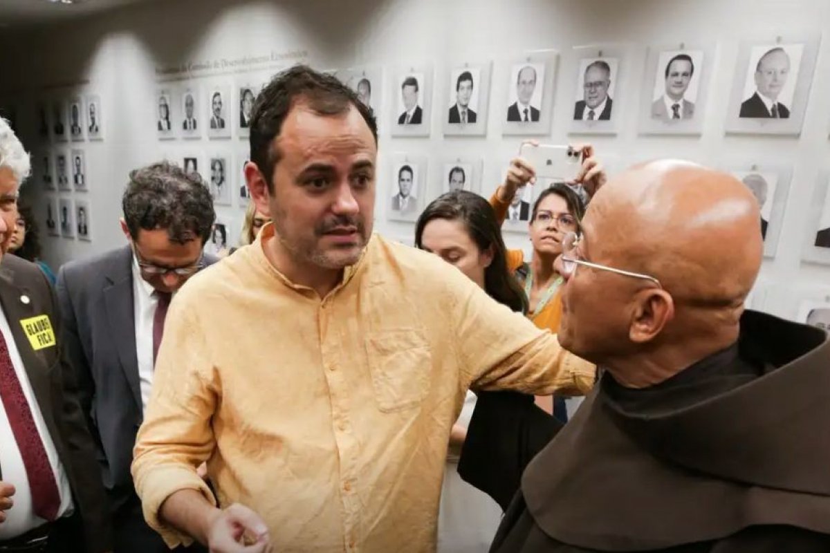 Em greve de fome, Glauber diz que passará o fim de semana em plenário da Câmara