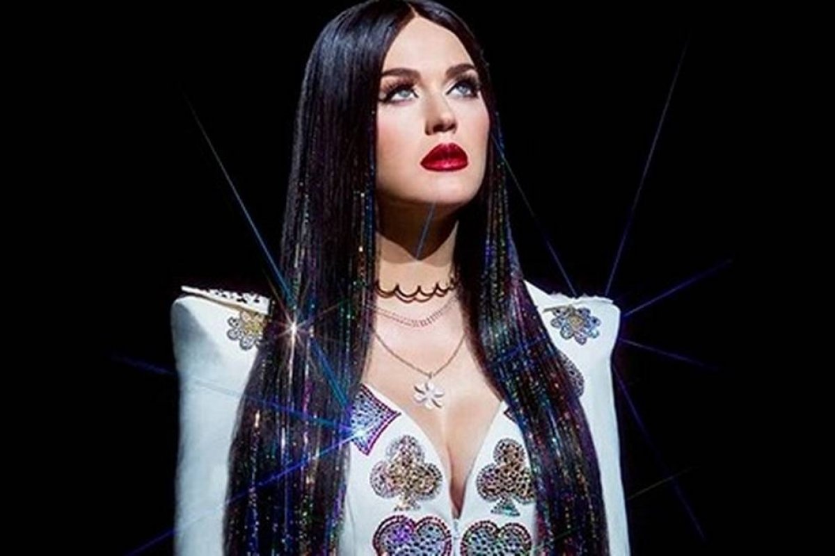 Katy Perry viajará ao espaço com tripulação feminina em foguete de Jeff Bezos; entenda