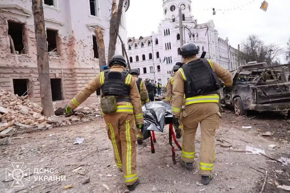 Ataque russo deixa pelo menos 32 mortos na Ucrânia; Zelensky cobra resposta do 'mundo'