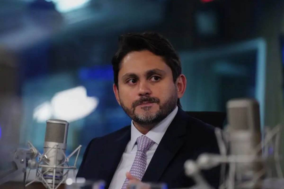 Suspeito no caso de ex-ministro Juscelino expande contratos e articula candidatura da esposa