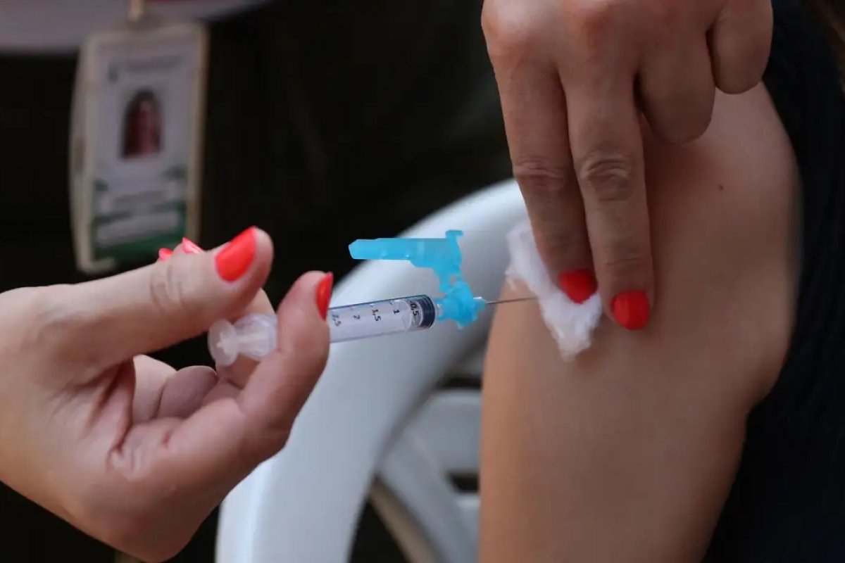 HPV, tríplice, meningite, febre amarela: veja público-alvo de cada imunizante em campanha de vacinação nas escolas