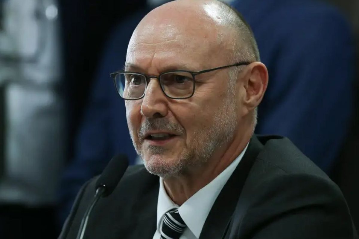 PF intima diretor-geral da Abin sob Lula em investigação sobre 'Abin paralela'