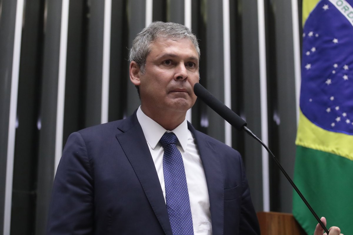 Governistas que assinaram urgência pró-anistia se associam a "projeto criminoso", diz líder do PT