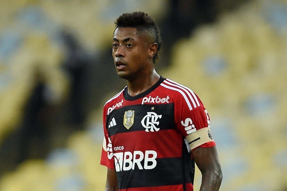PF indicia Bruno Henrique por beneficiar apostadores; jogador do Flamengo é suspeito de forçar cartão