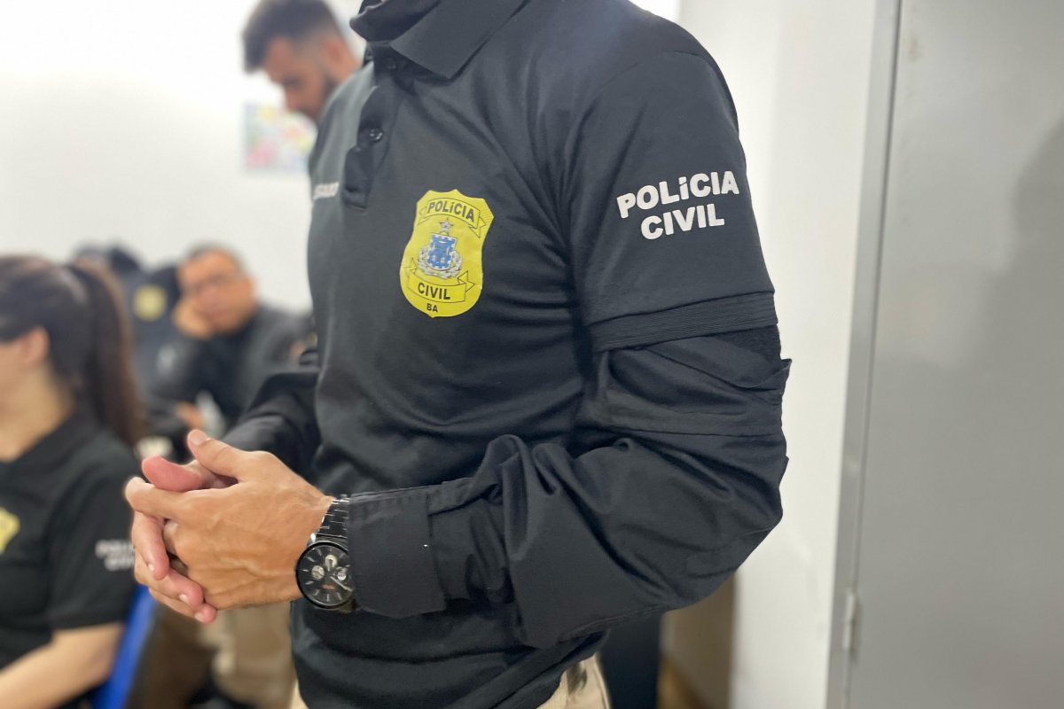 Homem é preso em flagrante por posse ilegal de arma de fogo durante operação na Feira de São Joaquim