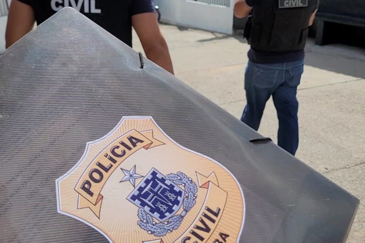 Foragido por suspeita de feminicídio é preso após se apresentar na delegacia